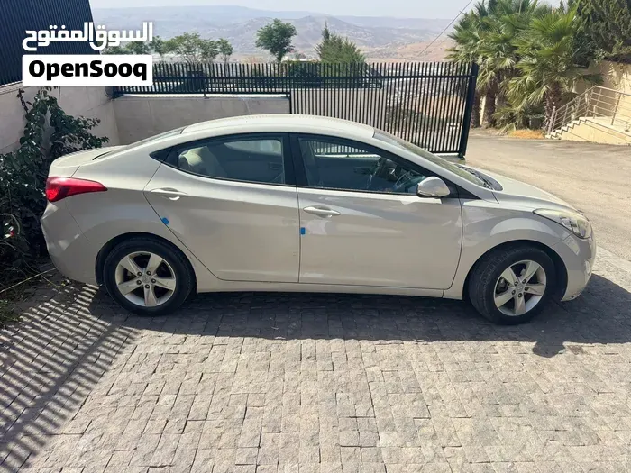 Hyundai Elantra 2012 photo 2