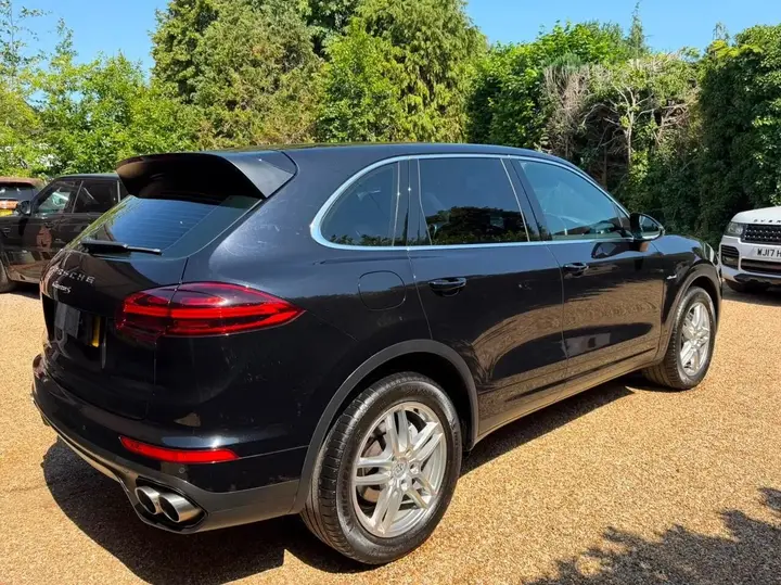 Porsche Cayenne 2016 photo 2