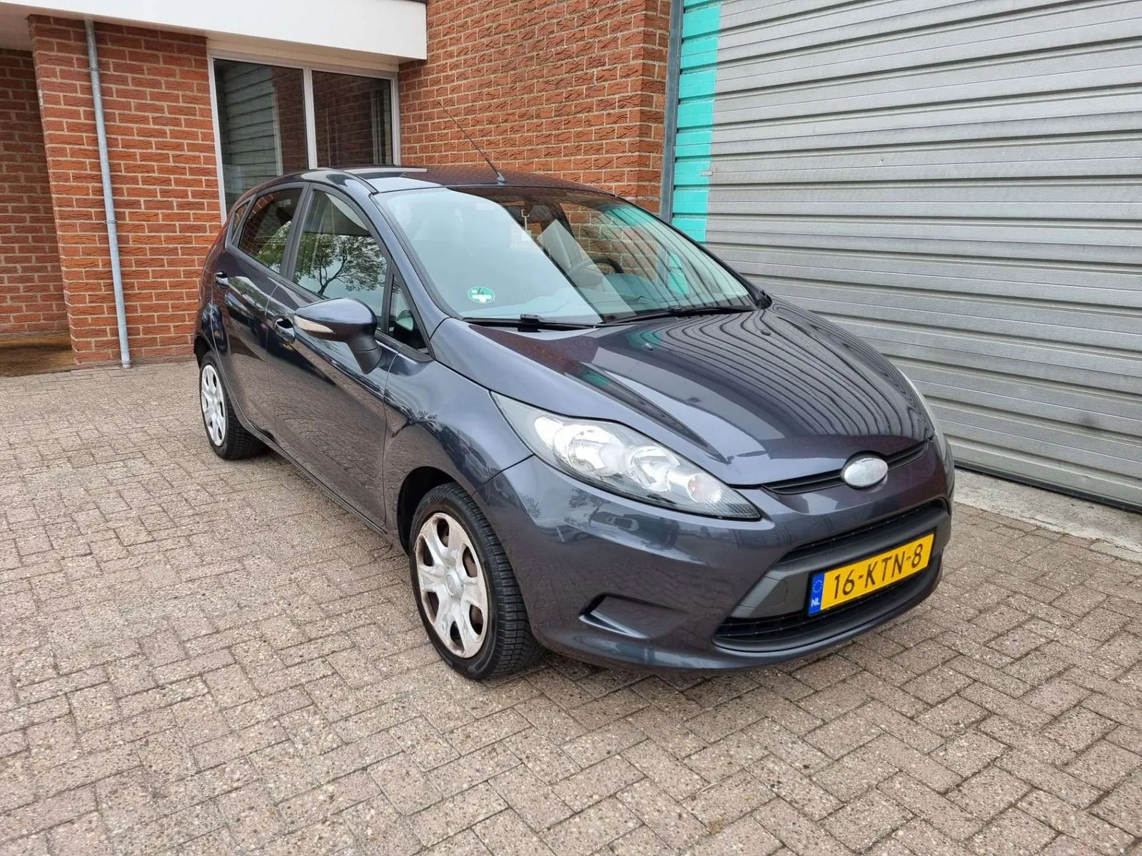 Ford Fiesta 2010 photo 2