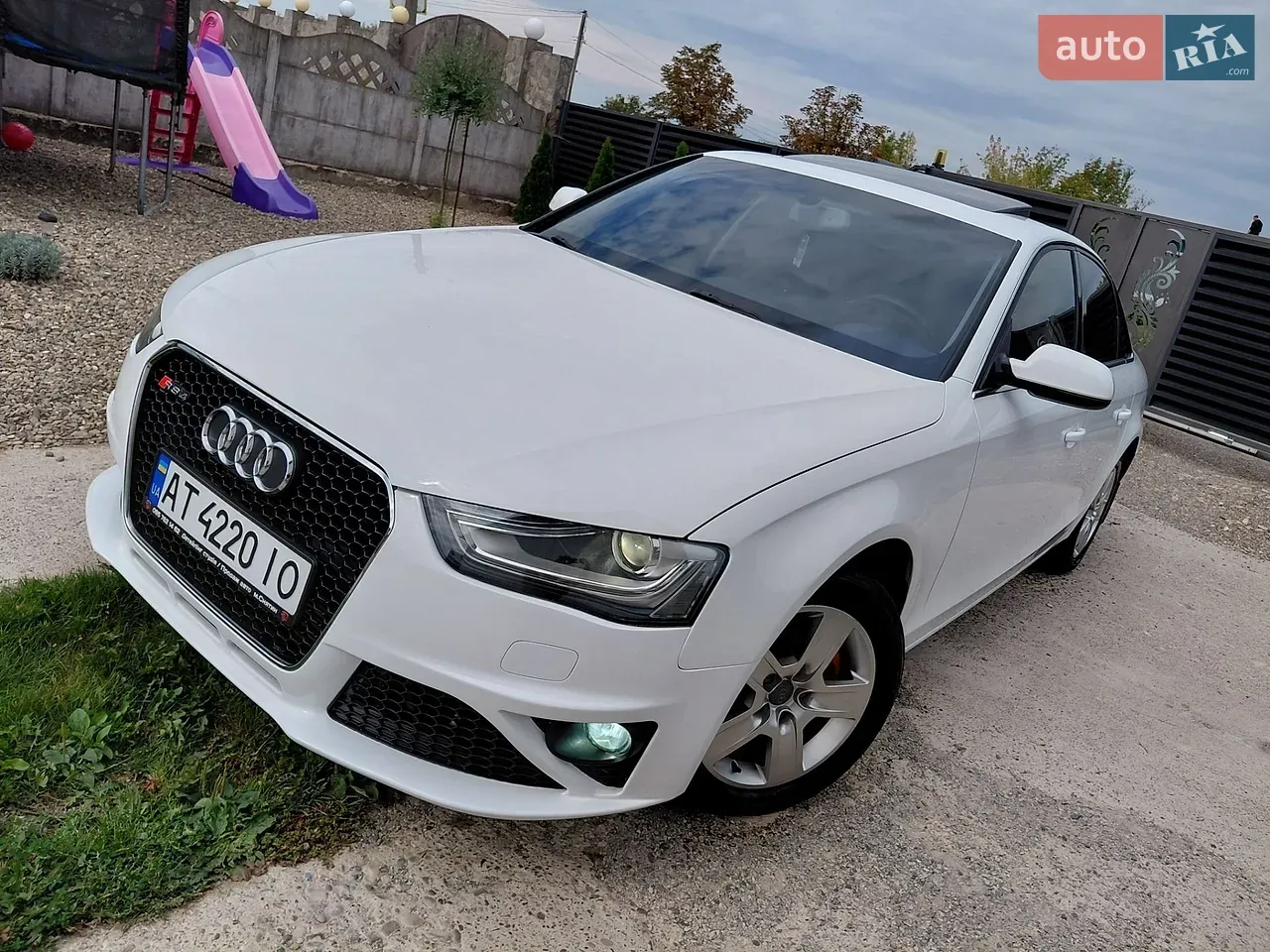 Audi A4 2014 photo 2