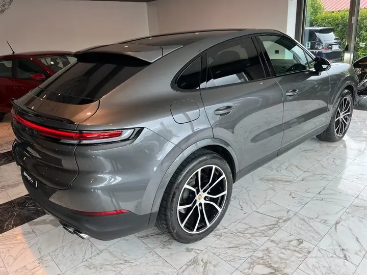 Porsche Cayenne 2024 photo 2