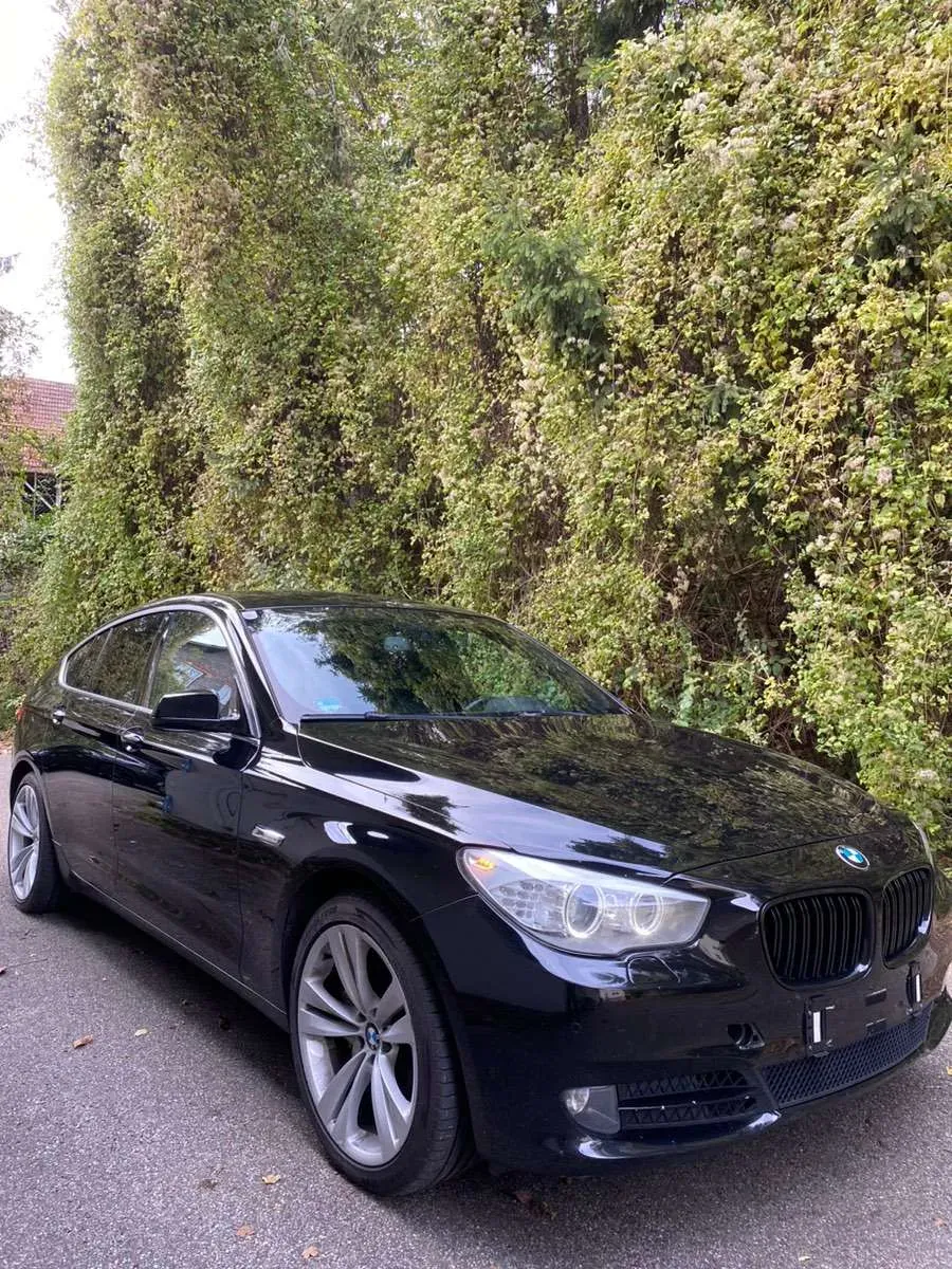 BMW 5 Series 2011 photo 2