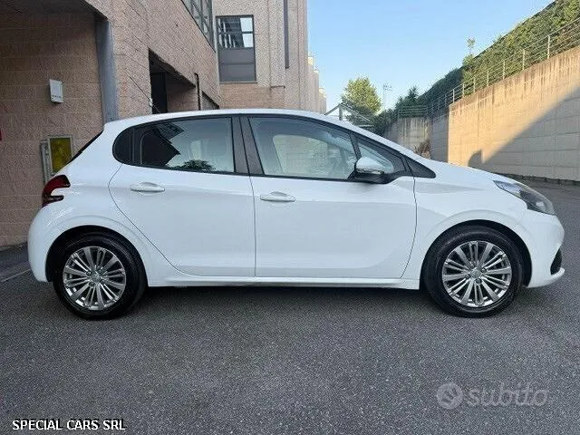 Peugeot 208 2015 photo 4