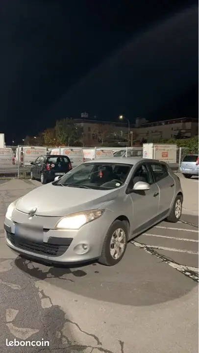 Renault Megane 2010 photo 2