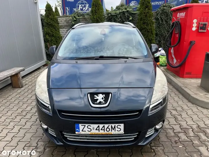 Peugeot 5008 2011 photo 2
