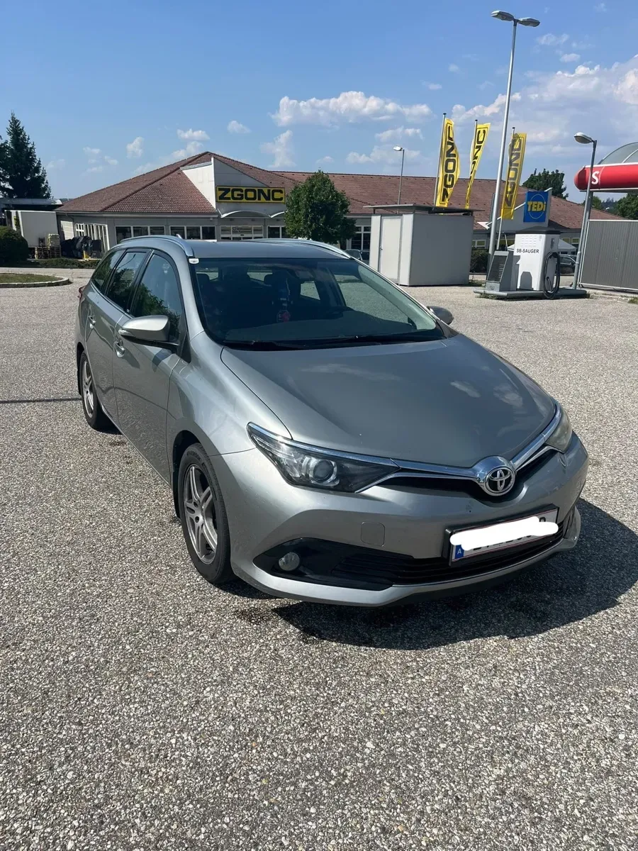 Toyota Auris 2016 photo 3