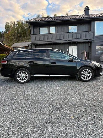 Toyota Avensis 2011 photo 4