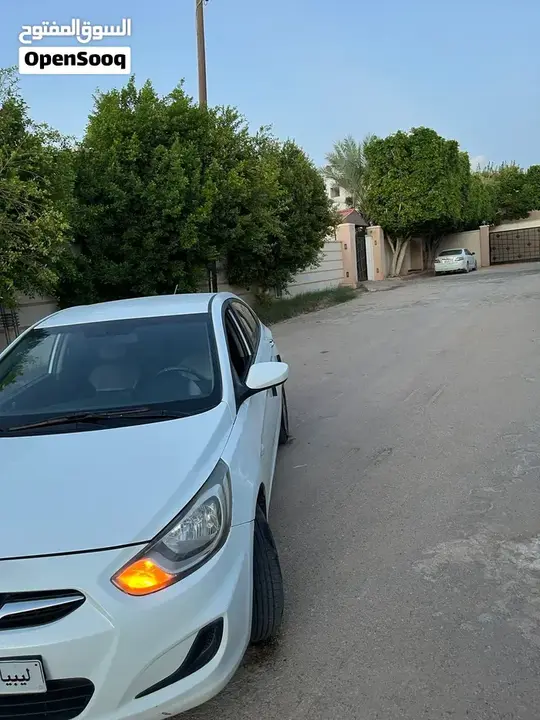 Hyundai Accent 2011 photo 3