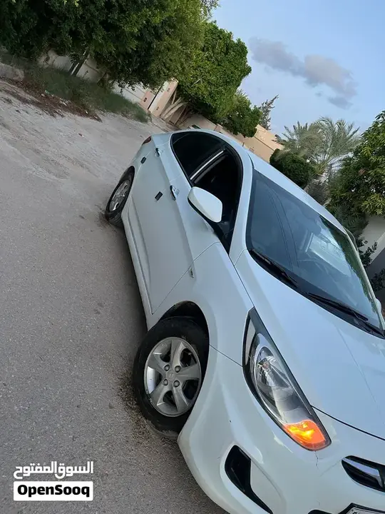 Hyundai Accent 2011 photo 4