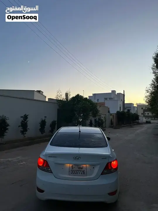 Hyundai Accent 2011 photo 2