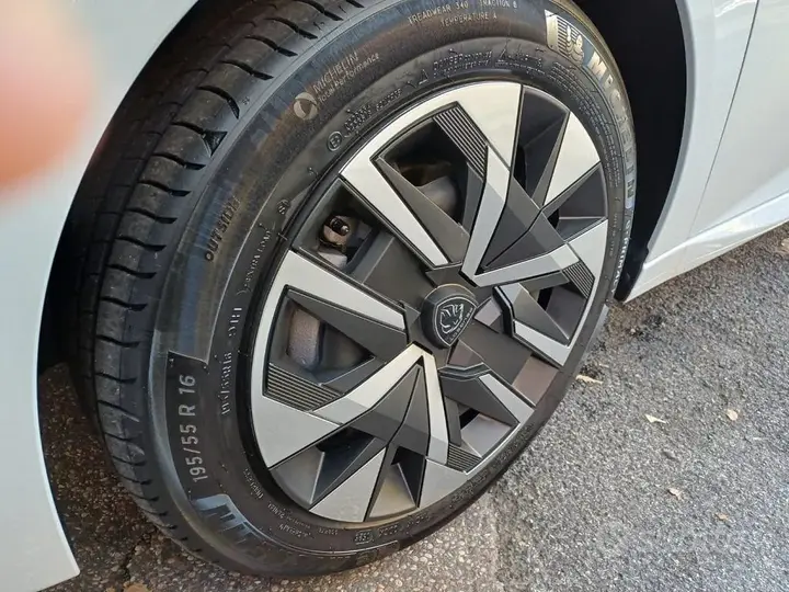 Peugeot 208 2026 photo 4