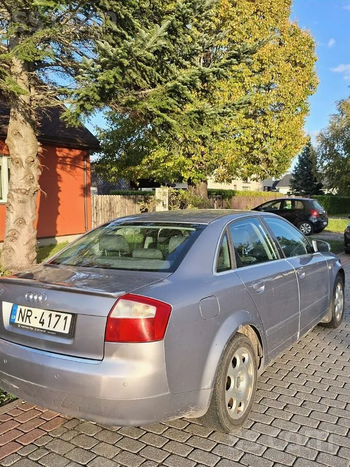 Audi A4 2004 photo 2