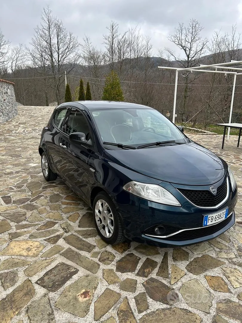 Lancia Ypsilon
