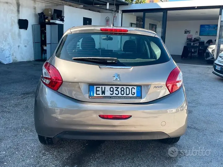 Peugeot 208 2014 photo 5