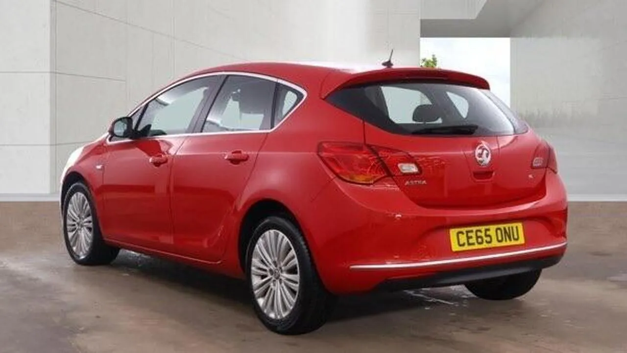 Vauxhall Astra 2015 photo 3