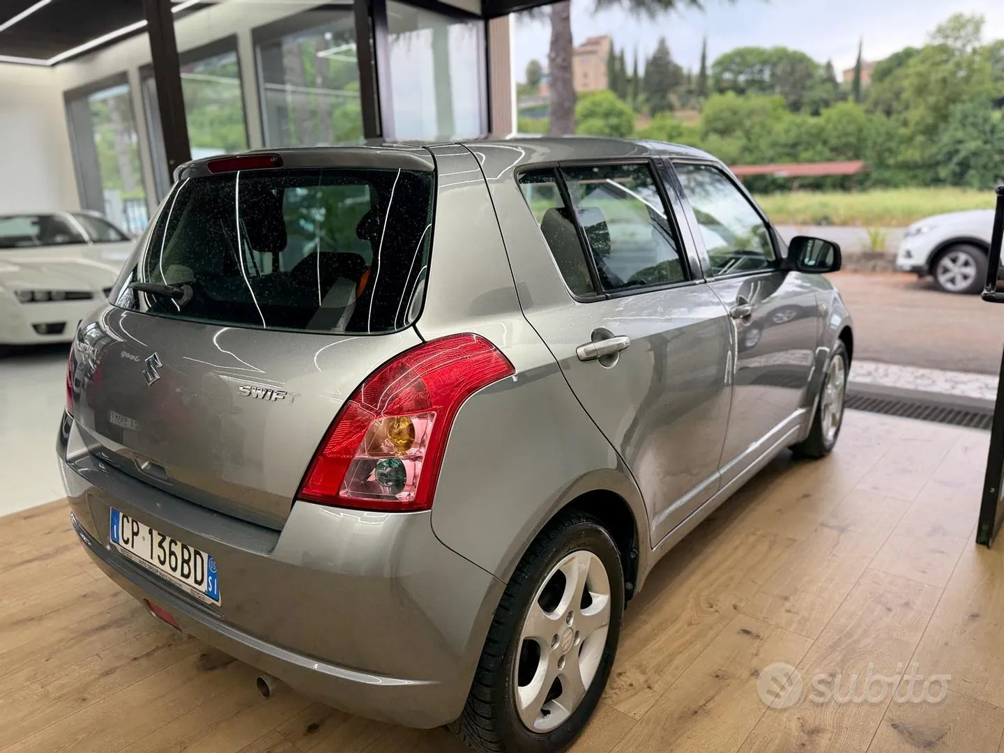 Suzuki Swift 2005 photo 2