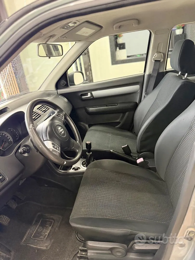 Suzuki Swift 2005 photo 5