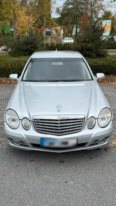 Mercedes-Benz W211