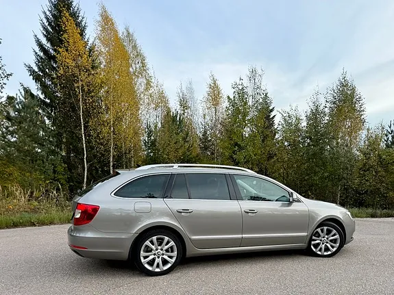 Skoda Superb 2015 photo 4