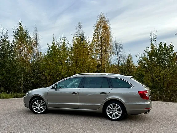 Skoda Superb 2015 photo 2