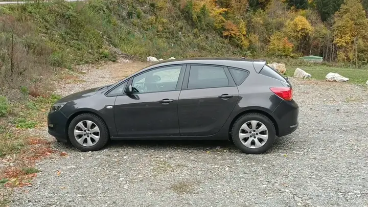 Opel Astra 2015 photo 2
