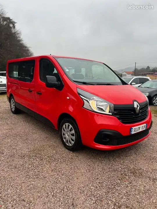 Renault Trafic 2015 photo 2