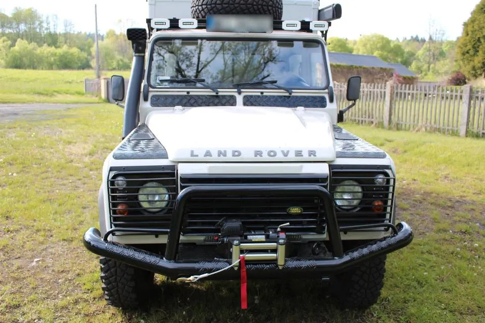 Land Rover Defender 110