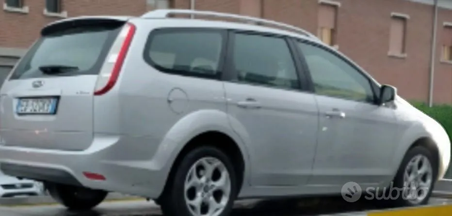Ford Focus 2010 photo 2