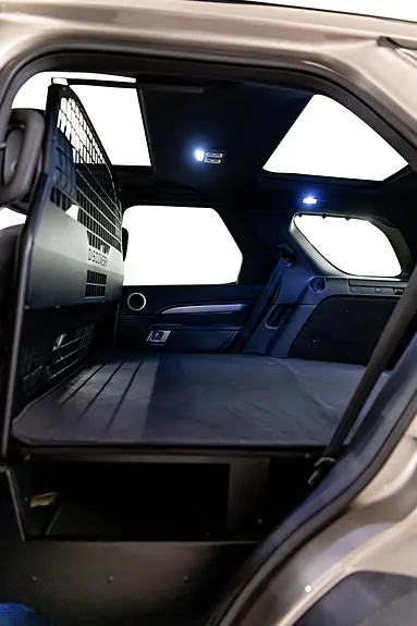 Land Rover Discovery 5 2022 photo 5