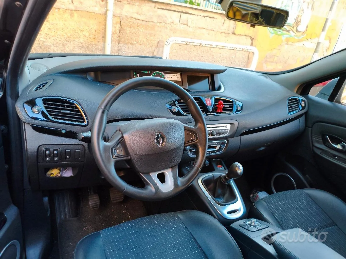 Renault Scenic 2011 photo 4