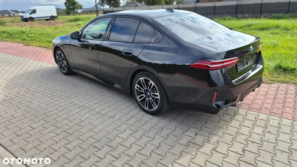 BMW Seria 5 2023 photo 3