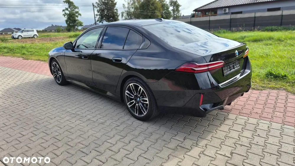 BMW Seria 5 2023 photo 4
