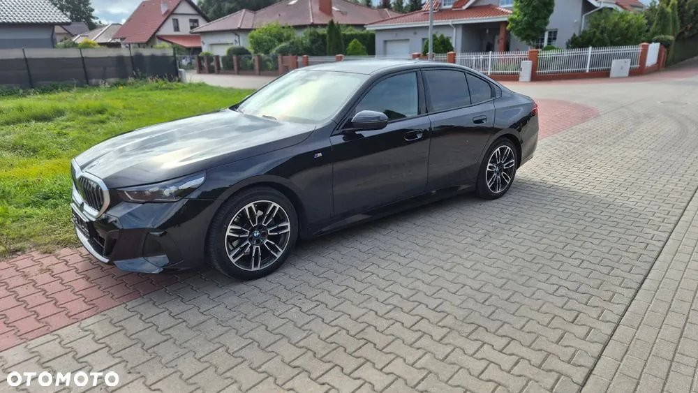 BMW Seria 5 2023 photo 2