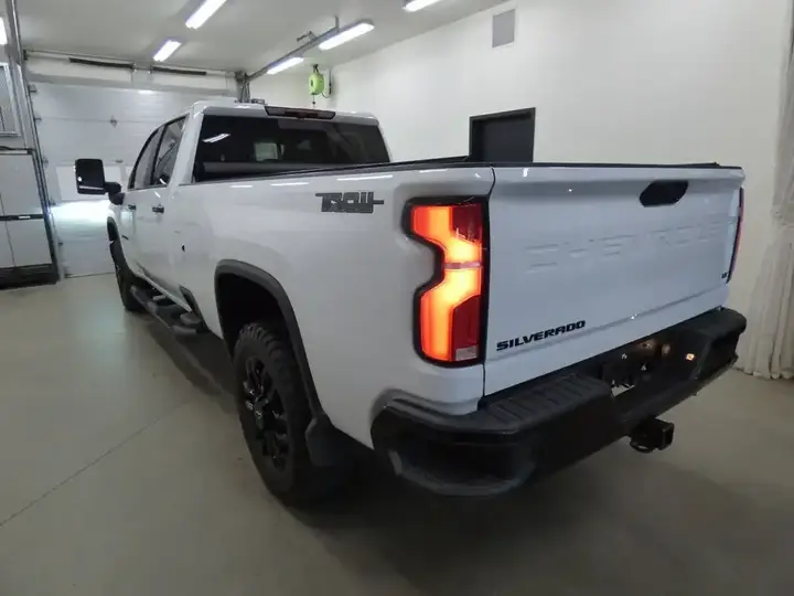 Chevrolet Silverado 2500 2026 photo 2