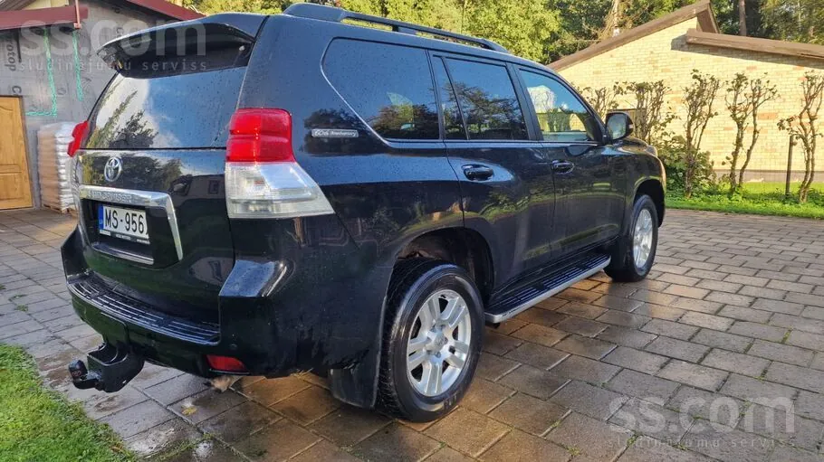 Toyota Land Cruiser 2012 photo 2