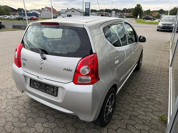 Suzuki Alto 2010 photo 4