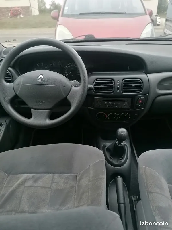 Renault Megane 2000 photo 3