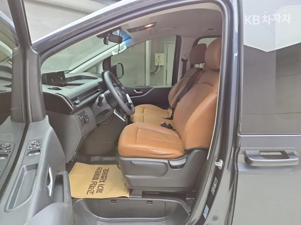 Hyundai Staria 2023 photo 5