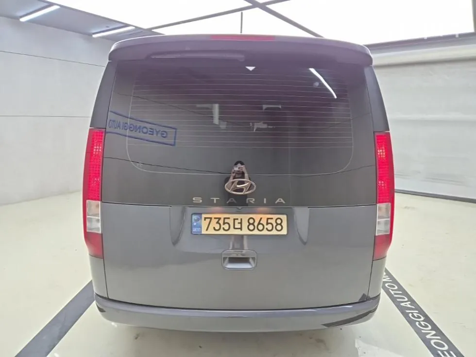 Hyundai Staria 2023 photo 3