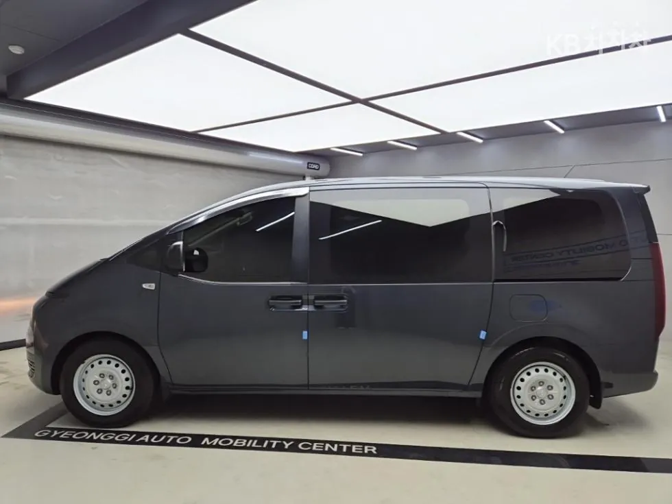 Hyundai Staria 2023 photo 4