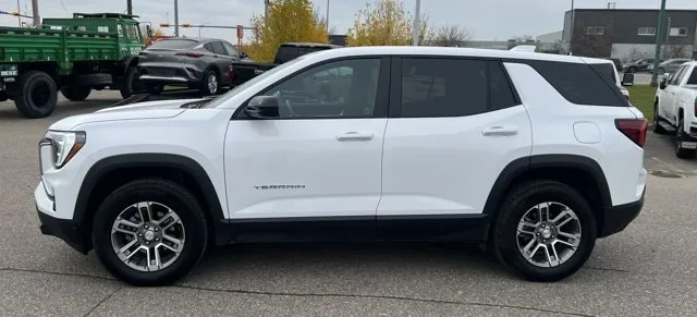 GMC Terrain 2026 photo 2
