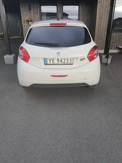 Peugeot 208 2013 photo 2