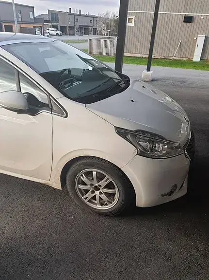 Peugeot 208 2013 photo 4