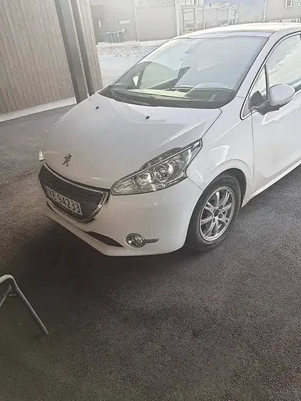 Peugeot 208 2013 photo 5