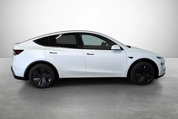 Tesla Model Y 2026 photo 5