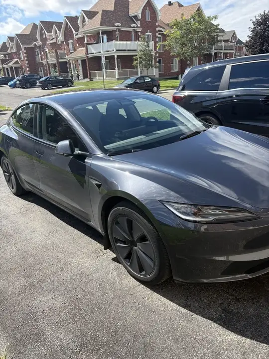 Tesla Model 3 2024 photo 2