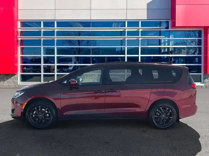 Chrysler Pacifica 2020 photo 2