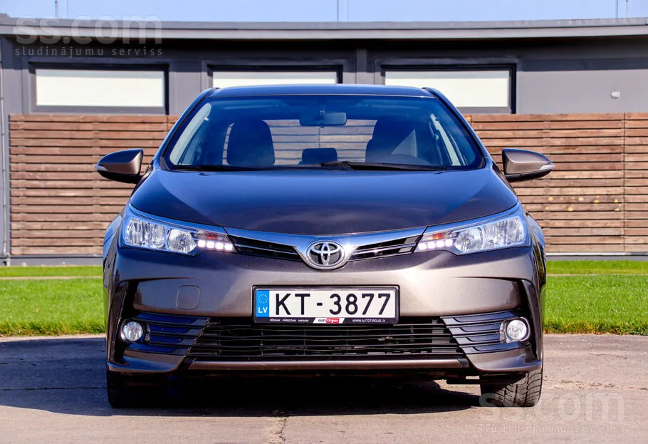 Toyota Corolla 2017 photo 2