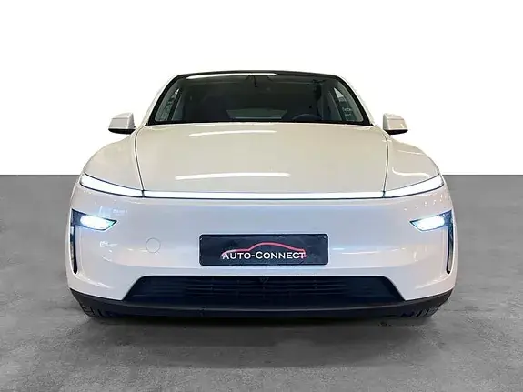 Tesla Model Y 2025 photo 2
