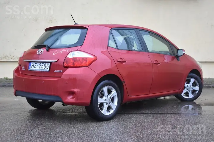 Toyota Auris 2011 photo 5